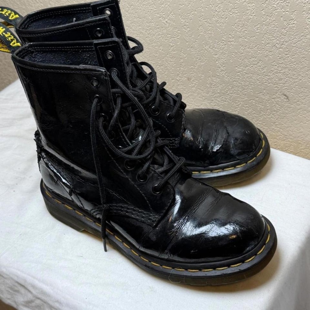 Dr Martens 1460 Patent Leather Boots Womens 7 Black Goth Grunge Punk 8 Eyelet